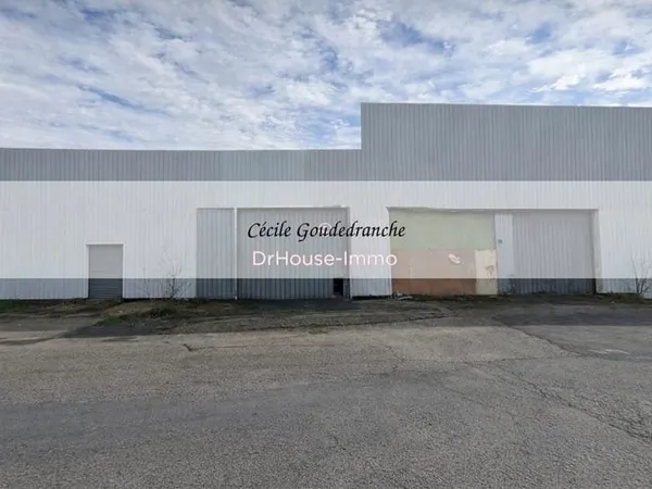 Entrepôt de 1500 m2 à Bassens