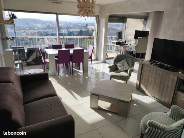 Appartement meublé en colocation sur Bron /106m2/ chambre individuelle privée