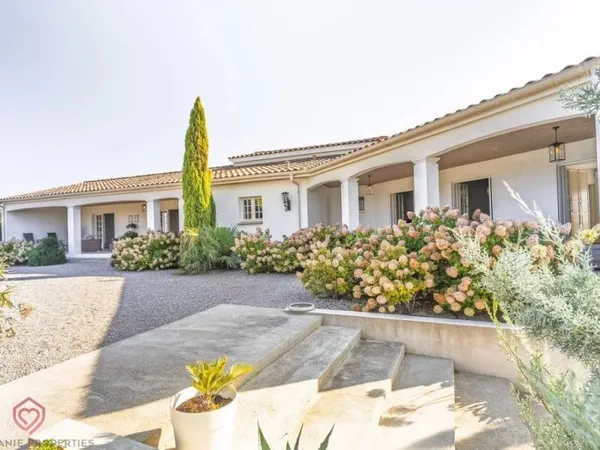 Villa 4 pièces 158 m²