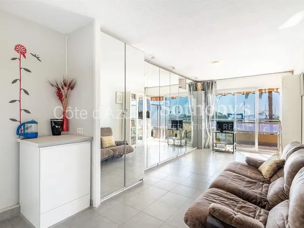 Exclusivité : Studio en front de mer à Garavan, terrasse et vue