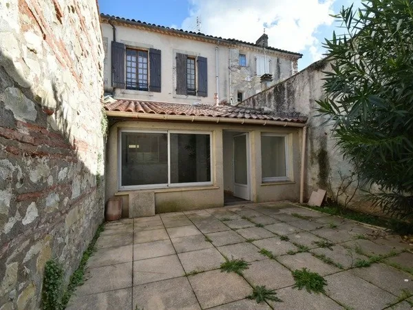 Dpt Lot et Garonne (47), à vendre VILLENEUVE SUR LOT maison de ville, P6 idéale investisseurs, ou fa