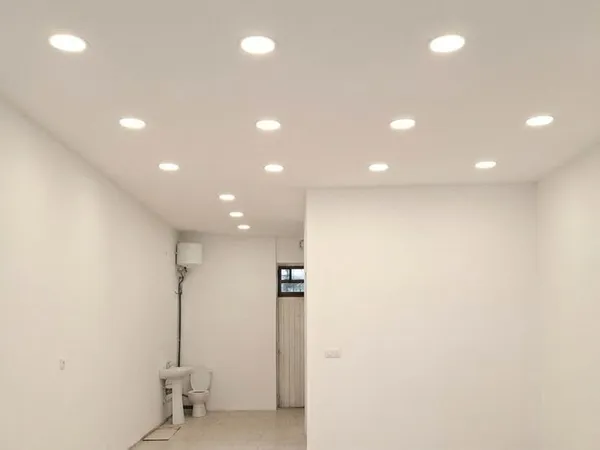 Local commercial 75m² - Nîmes centre
