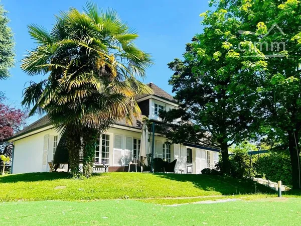 A VENDRE à BLOIS, Maison de caractère composée de 5 chambres + salle de sport et piscine
