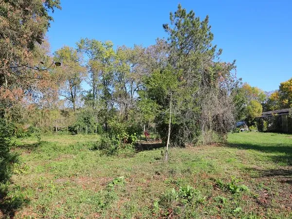 A VENDRE à Saint Georges de didonne, terrain agricole viabilisé avec serre de 1200m2 à remettre en é