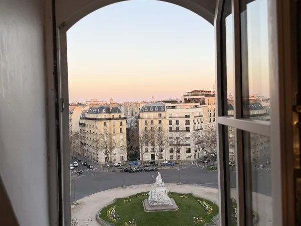 Loue studio en plein coeur du 7ème arrondissement avec vue : juillet et août