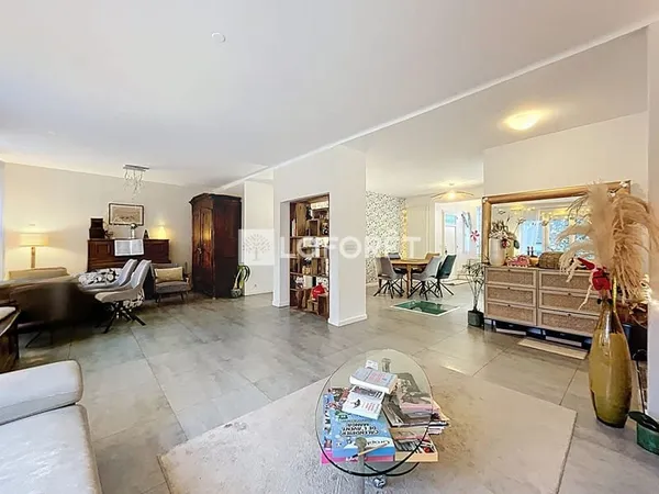 Le Vésinet - Maison familiale de 192 m² avec jardin à 12 min du RER à pied.