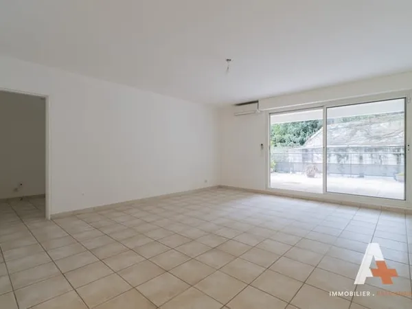Haut de Perrier : Type 3/4 avec terrasse de 120m2