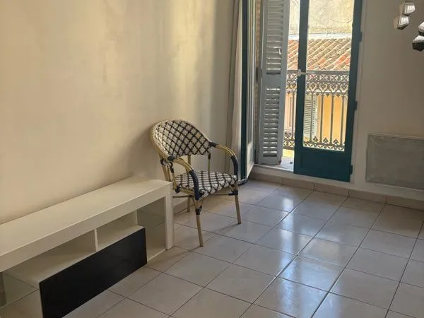 Studio traversant centre mayol