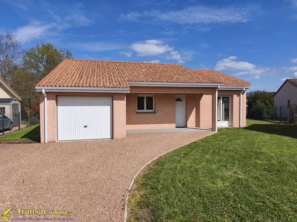 À Peschadoires, maison de plain-pied type F4 avec garage et
