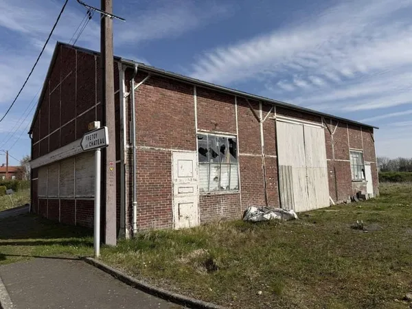 Local d’activité et entrepôt Location Écuvilly   88000€