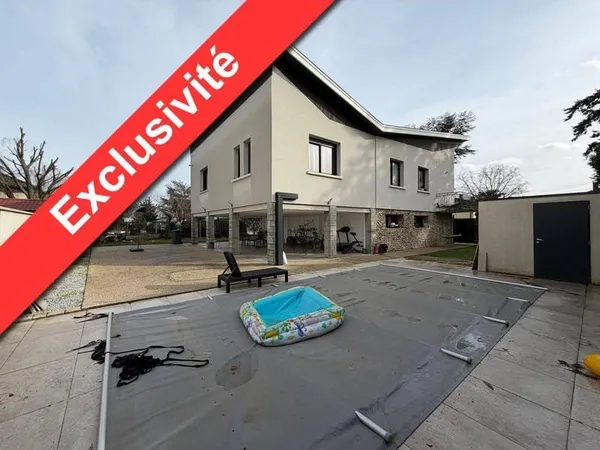 Maison 8 pièces 230 m²