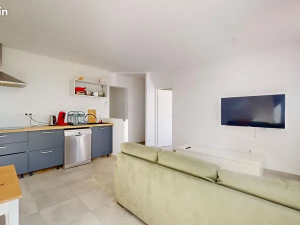 Chambre dans une maison avec jardin
