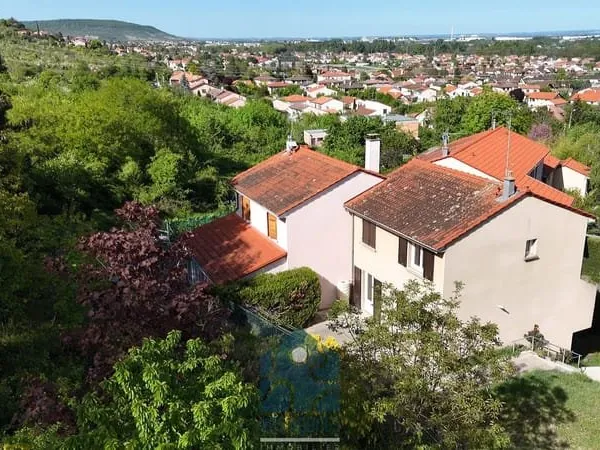 Maison 4 pièces avec garage, jardin, balcon et place de park