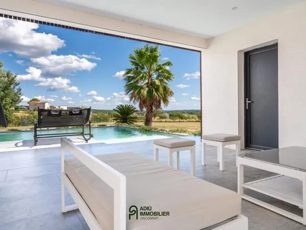 Située entre Uzès et Alès, belle contemporaine de 175 m² sur 3700 m² de parcelle avec piscine