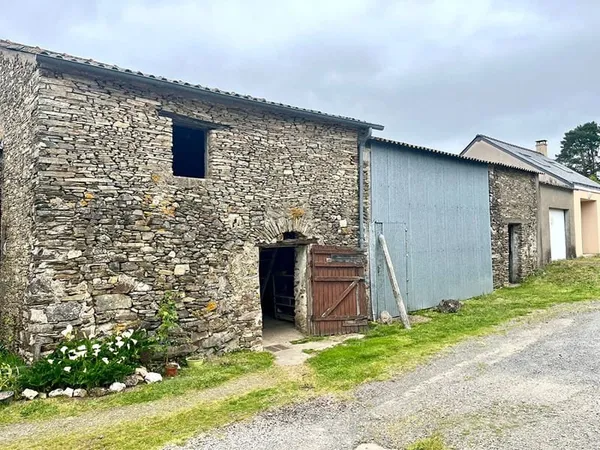 Maison en pierre à rénover - Secteur Saint Mars du Désert