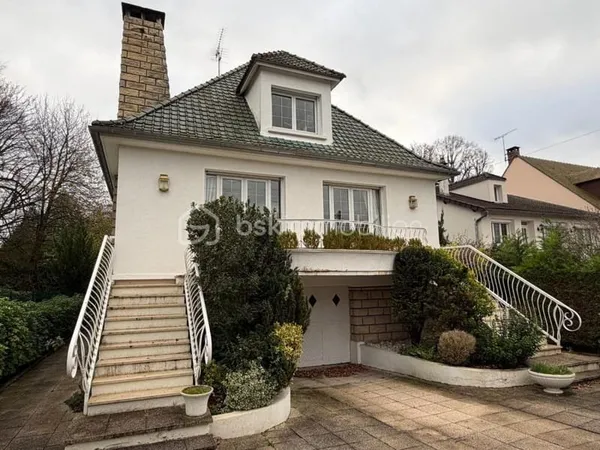 ***Maison bourgeoise quartier de NAGIS***