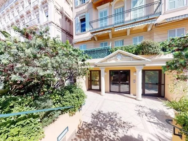 Local professionnel 208 m² - Adresse prestigieuse sur la Promenade des Anglais