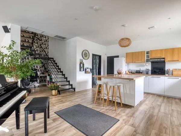 Maison 6 pièces 250 m²