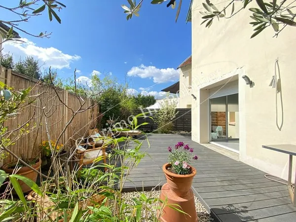 TRIPLEX Bron 6 pièce(s), 3 chambres + bureau + jardin