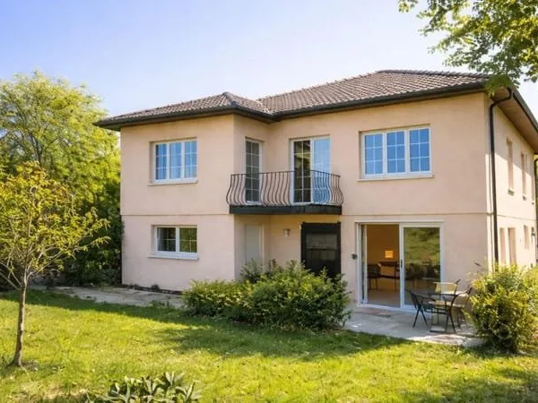 Grande maison familiale disposant de 2 studios indépendants