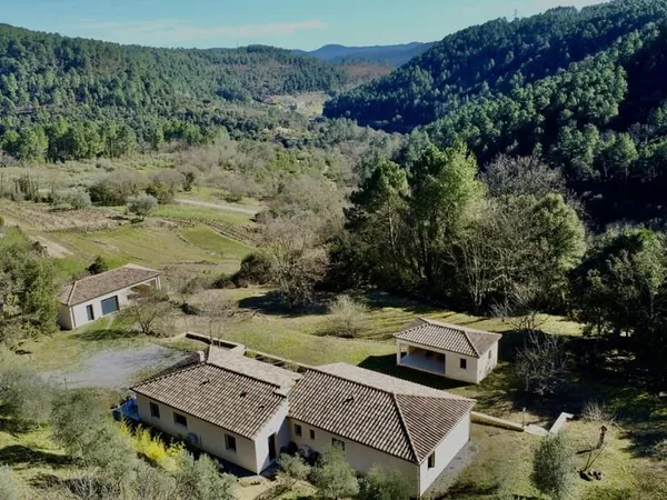 Villa Contemporaine avec Vue Dominante Proche Les Vans