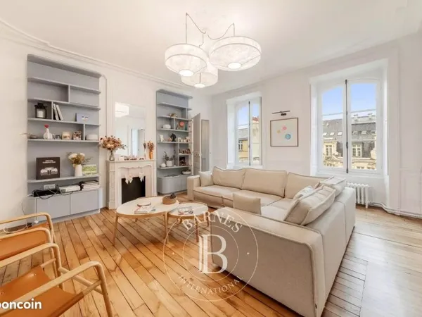 Appartement 6 pièces 182 m²