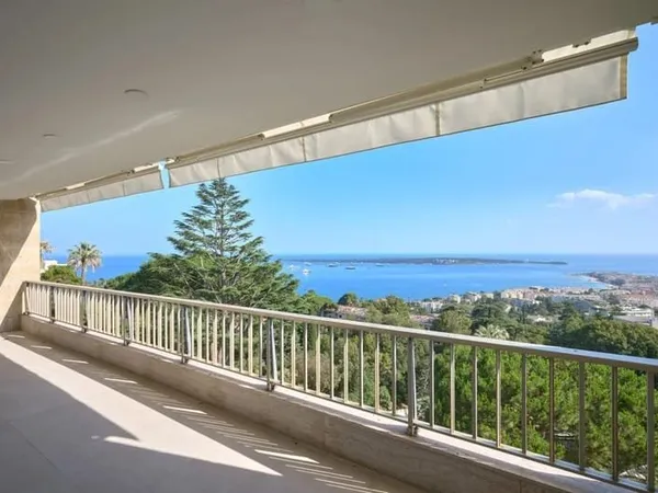 Cannes Californie 4 pièces rénové vue mer, piscine, garage, parking, cave