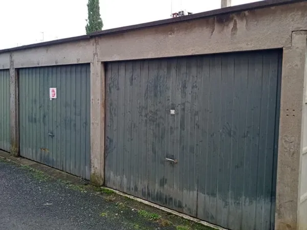 Garages et Terrain constructible 532 m2