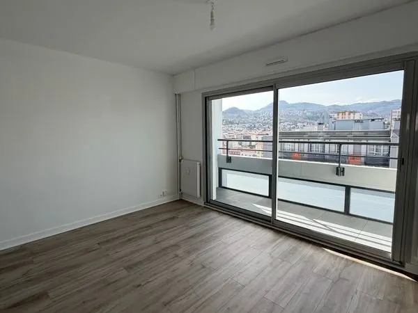 T3 traversant avec balcon