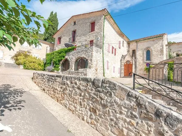 Maison en pierre de 11 pièces principales