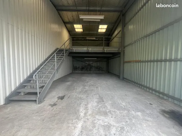 Entrepôt / local d'activité - porte garage - accès camion - secteur stratégique