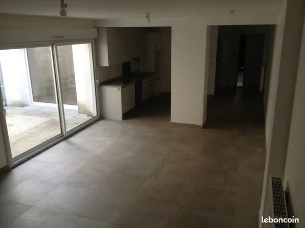 Apartement T4, 102m², CHARTRONS
