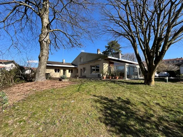 A vendre Bourg en Bresse Maison 262m2 5 chambres, terrain 1891m2