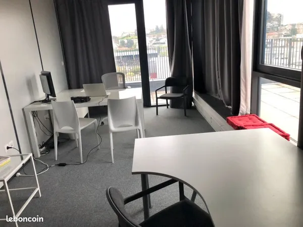 A louer magnifique bureau meublé de 28 m² avec terrasse