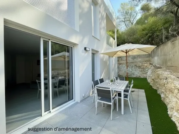 À NIMES (30) Appartement à vendre T4 avec terrasse et place de parking