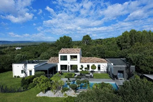 Maison 8 pièces 380 m²