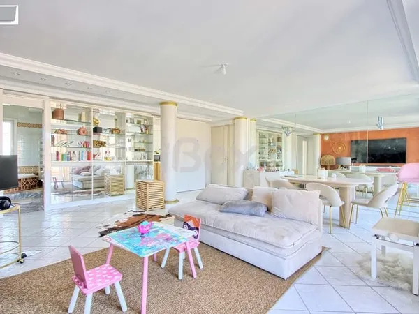 TOULON - HAUTE VILLE - APPARTEMNT 4 PIECES - 2 CHAMBRES - AS