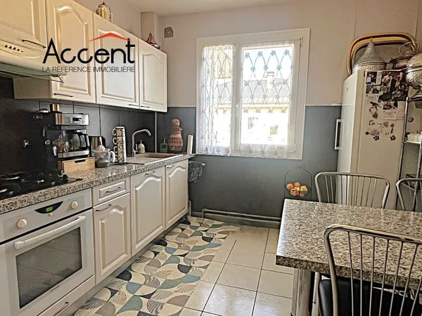 À VENDRE BEL APPARTEMENT T4 TRANSFORMÉ EN T3 82 m2 GARAGE & CAVE