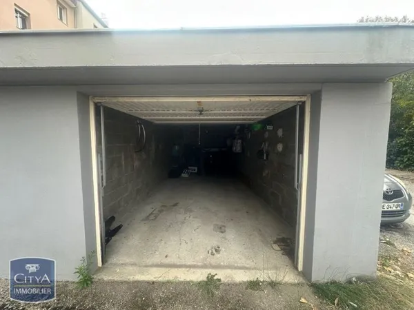 Stationnement Location Fontaine   81€