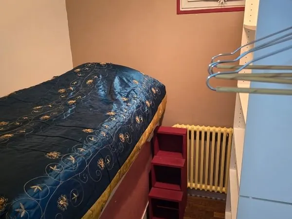 Petite Chambre à Louer en Colocation chez l'Habitant ( Pas de Garants Exigés - Caution : 300 - Loyer