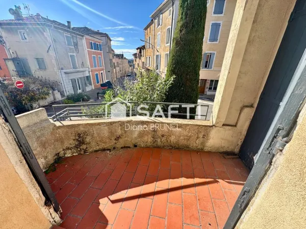 Studio avec terrasse, débarras et cave