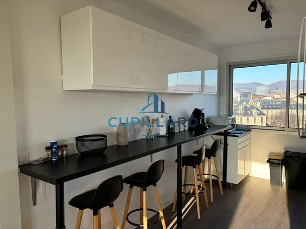 Appartement T5 - meublé et lumineux - 9ème étage - Résidence