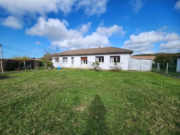 PUGNAC - MAISON DE 132 m2 sur PLUS DE 1000 m2 DE JARDIN