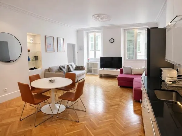 Appartement 2 pièces rénové à 30 m du port de Villefranche-sur-Mer - idéal investissement