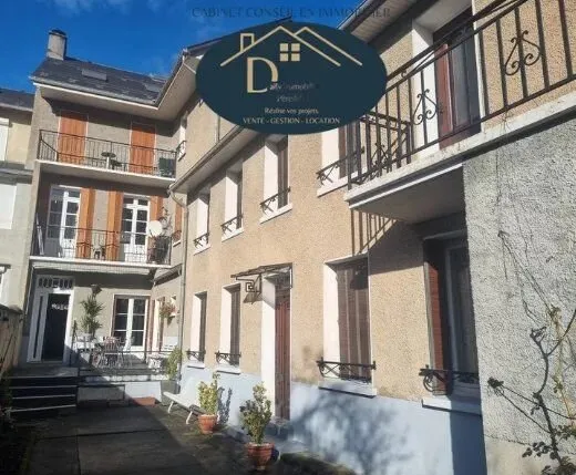 Maison de ville divisée en appartements