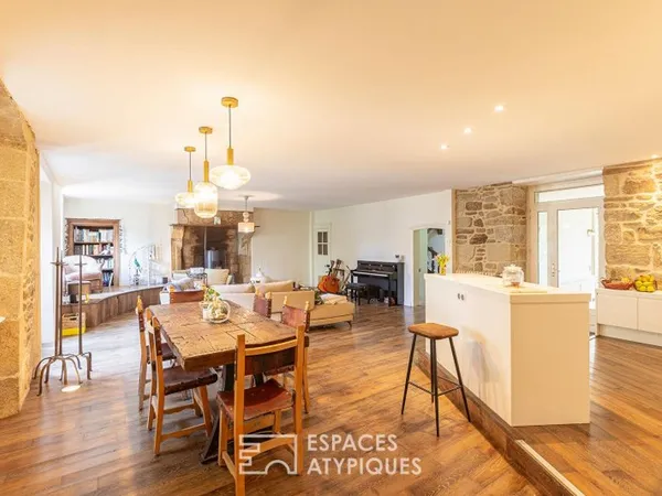Belle maison du 17è siècle rénovée avec bâtisse en pierre idéale pour chambres d'hôtes ou maison de 