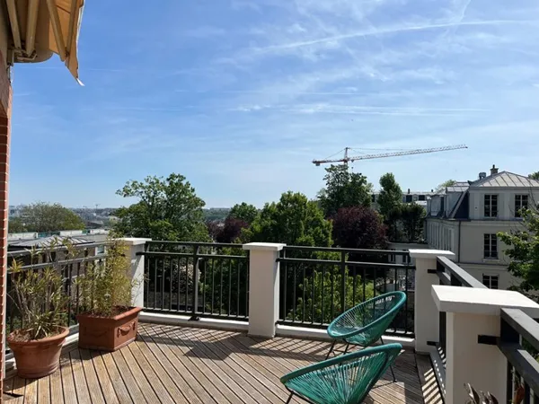 Appartement 6 pièces avec terrasse et vue Paris