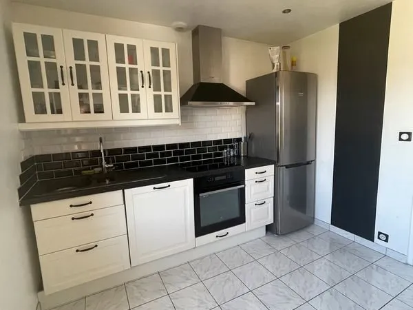 Chambre dans maison spacieuse
