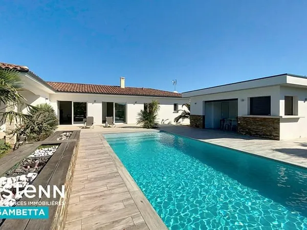 À vendre belle maison de plain-pied avec piscine à Villemade, proche Montauban (82) garage