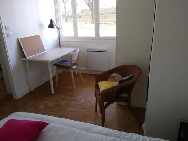 Loue chambre meublée en appartement